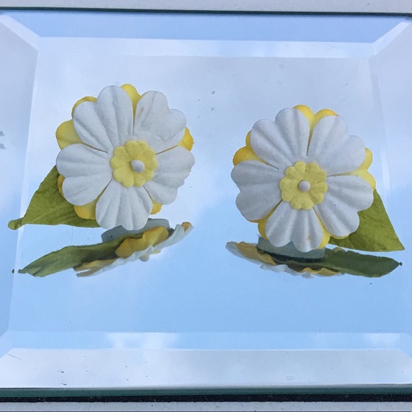 OOAK handmade eco-friendly white bloom flower earrings - Picture 1 of 3